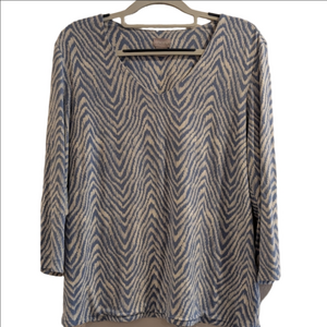 Chico's Blue and White Chevron Design V Neck Top Size Medium